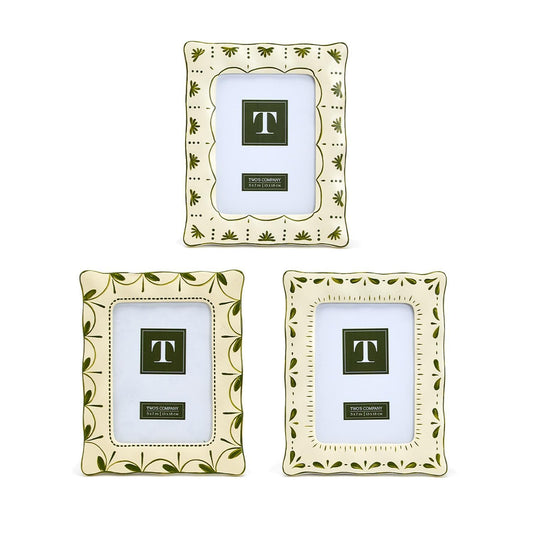 Sculpt and Scallop Frame